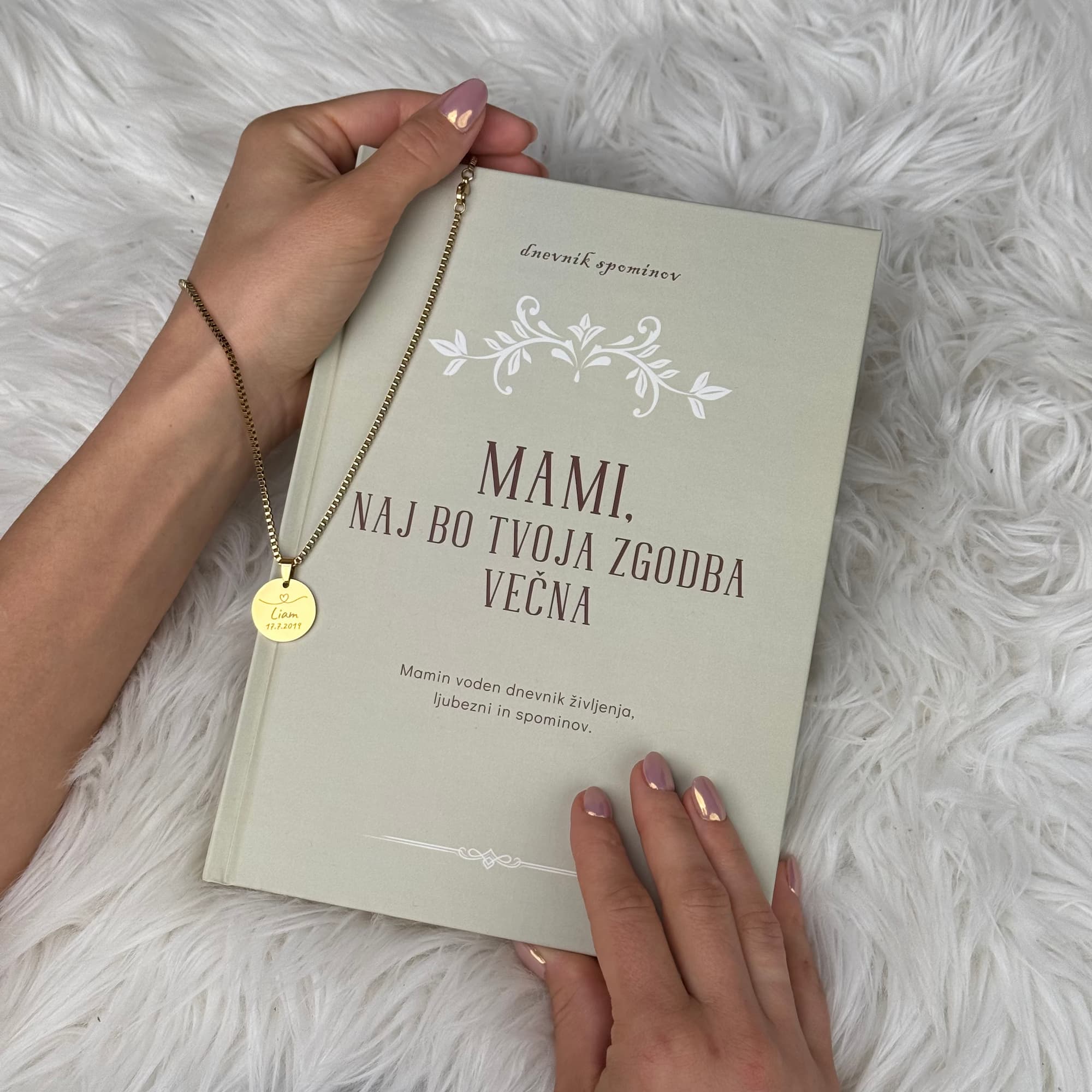 Mami, naj bo tvoja zgodba večna in verižica