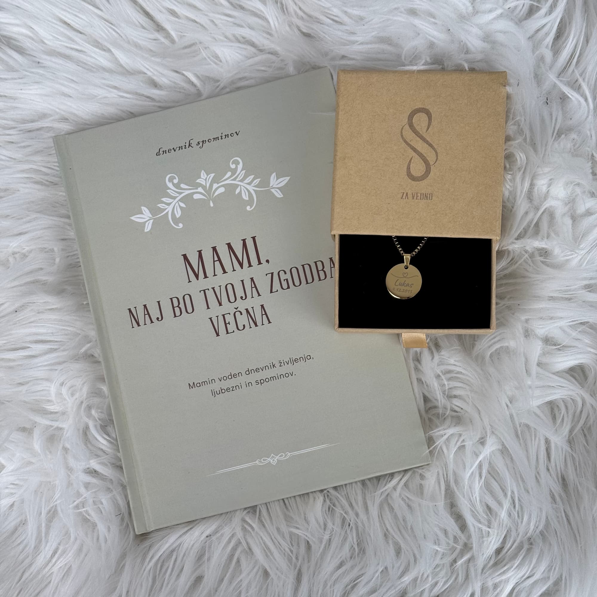 Mami, naj bo tvoja zgodba večna in verižica